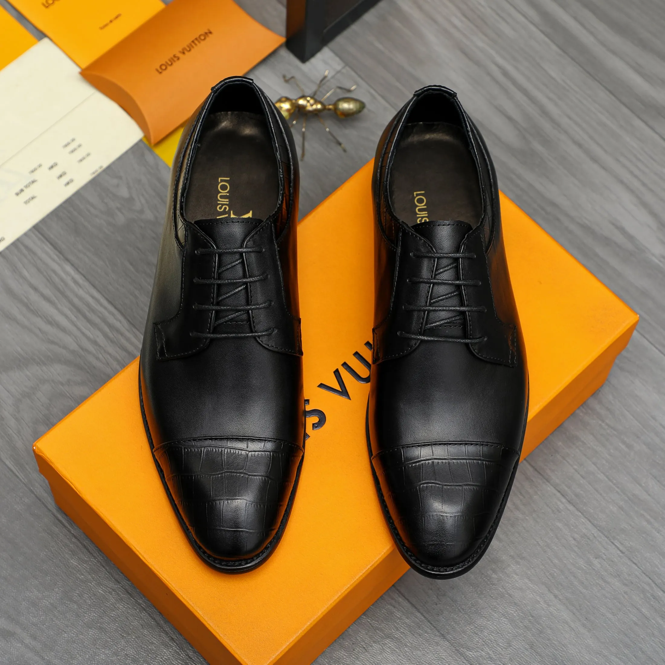 Men's shoes 💰p460 Product trademark: LV (Louis Vuitton) business lace-up leather shoes True size: 39-44 Product material: Selected high-quality cowhide stitched with stone pattern cowhide upper, cowhide lining, original rubber outsole